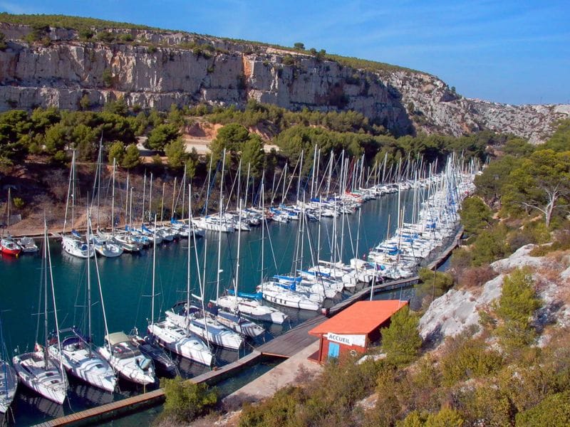 Billet Profitez d'une journée complète de navigation à Cassis en voilier.