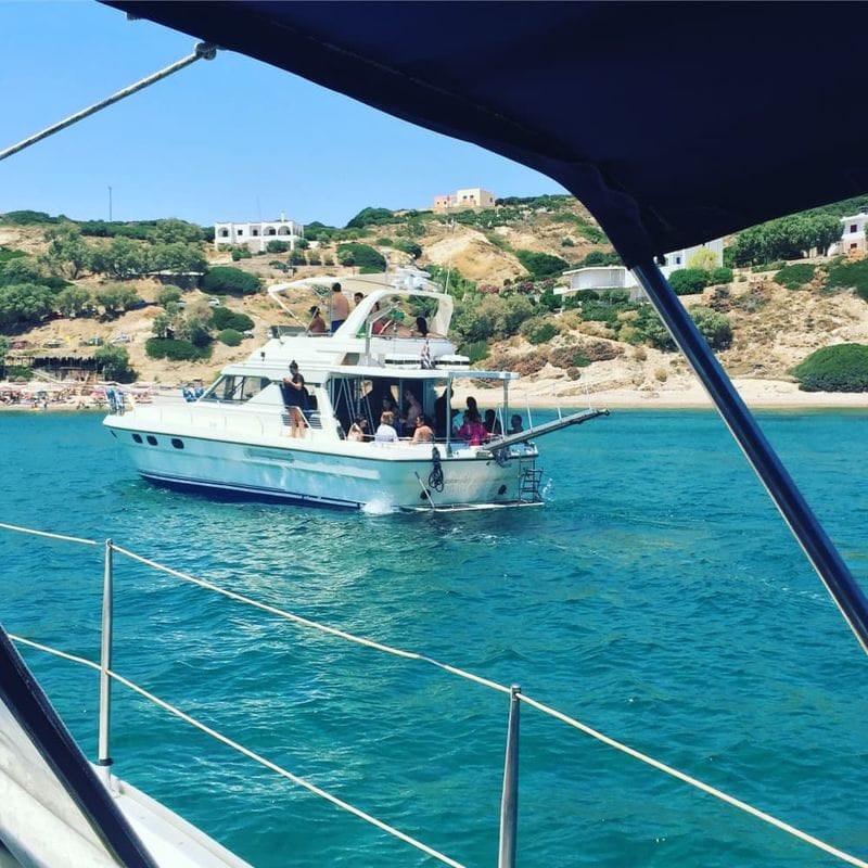 Billet Prenez une demi-journée pour vous détendre sur un bateau à moteur à Chios.