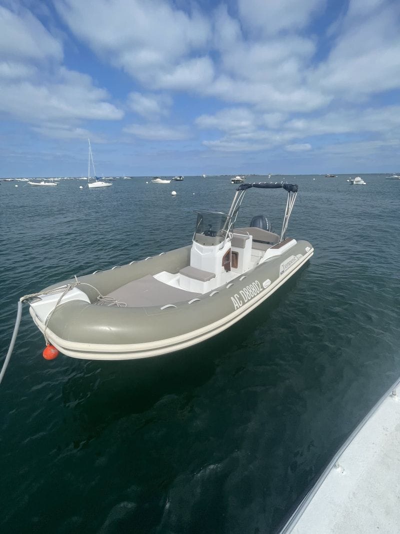 Billet Explorez Lège-Cap-Ferret en bateau : une journée complète sur l'eau à bord d'un bateau à moteur