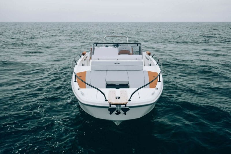 Billet Votre journée à Propriano : louez un bateau à moteur pour 8 h de découverte.