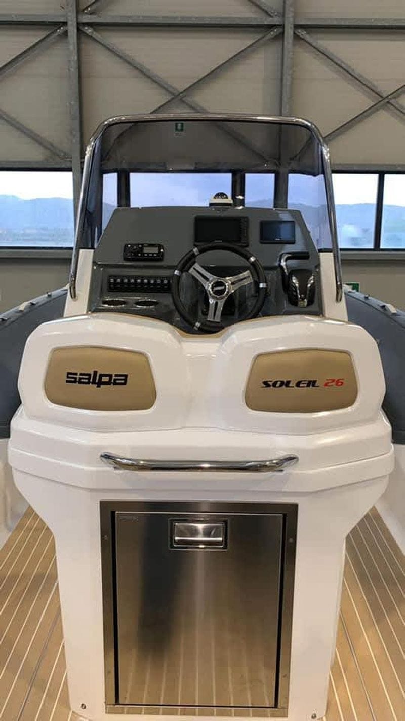 Billet Profitez du soleil lors d'une excursion en bateau de 9 heures à Bol