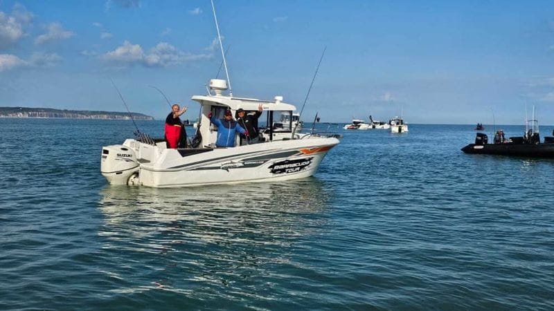 Billet Votre journée à Dieppe : louez un bateau à moteur pour une journée complète de découverte.