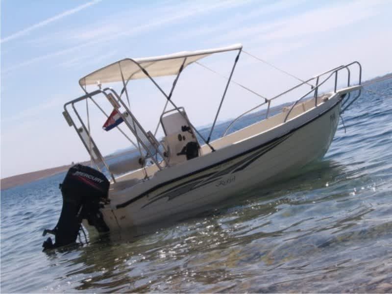 Billet Rêve dalmate : Explorez les criques cachées de Bol en bateau à moteur