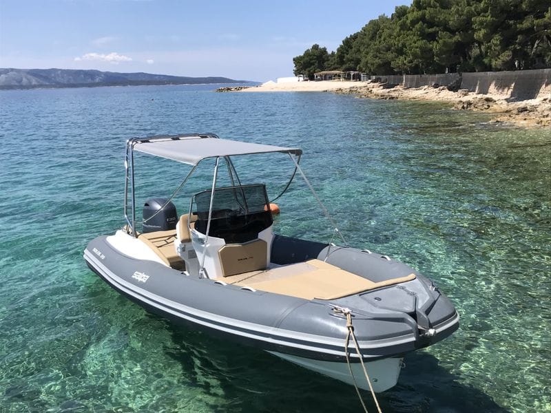Billet Détendez-vous lors d'une excursion en bateau de 4 heures dans le port de Bol
