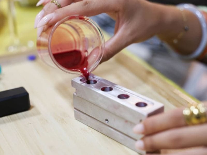 Billet Atelier fabrication de rouge à lèvres et blush à Paris 1er