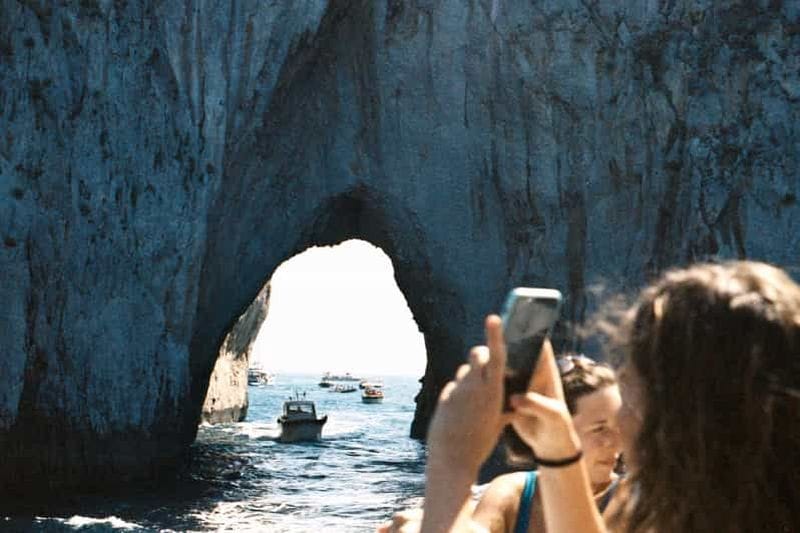 Billet De Positano : Excursion d'une journée à Capri - Excursion de groupe en bateau