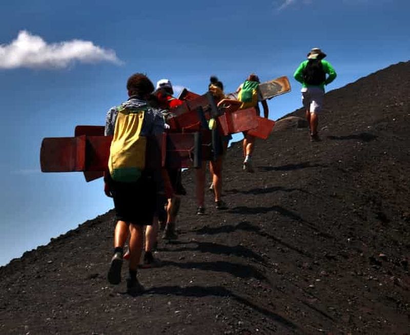 Billet León : aventure surf volcanique au Cerro Negro
