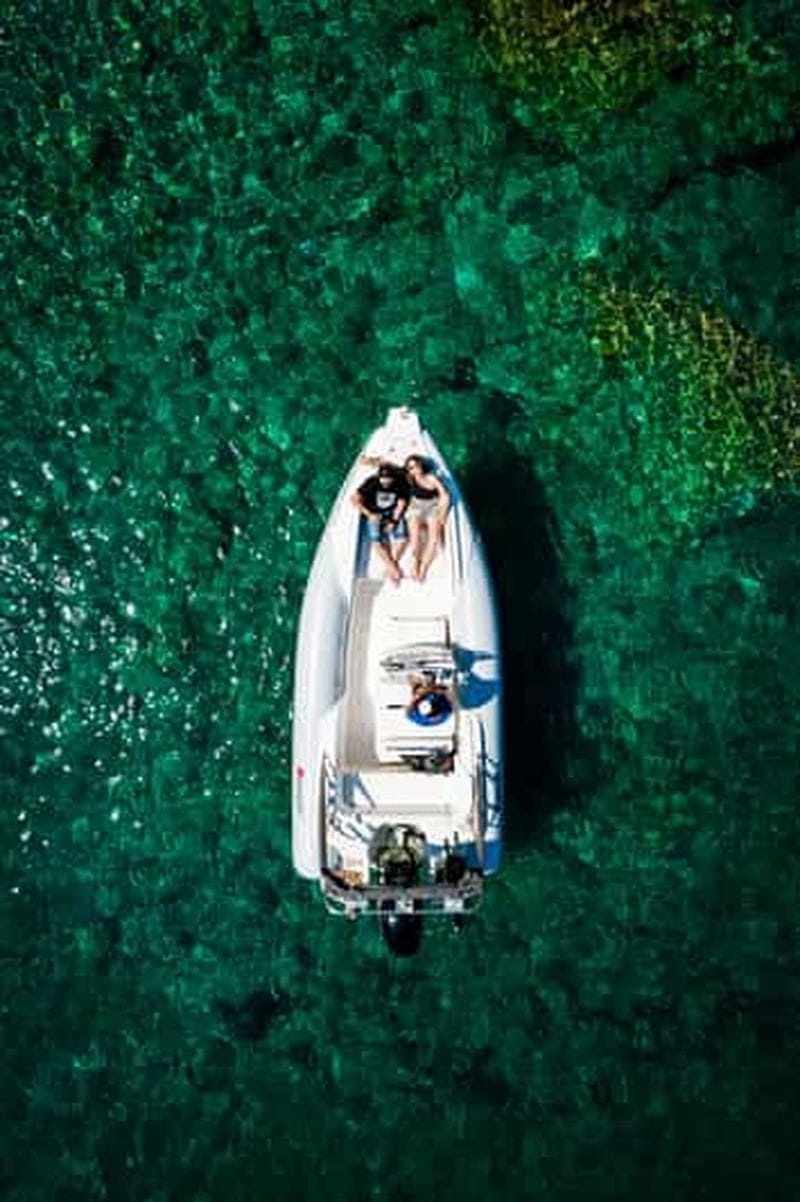 Billet Folegandros : sortie privée d'une journée en bateau : hors-bord de 6 mètres