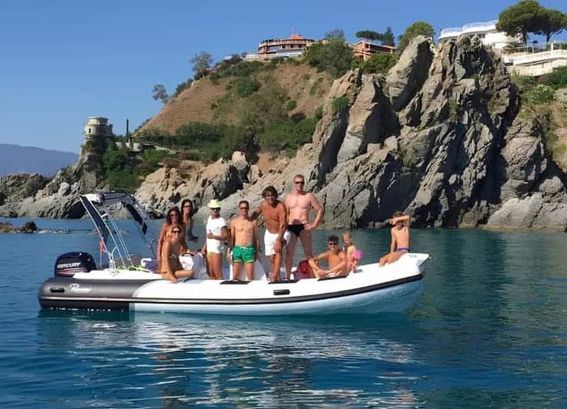 Billet Costa degli Aranci : excursion privée en bateau pneumatique d’une demi-journée