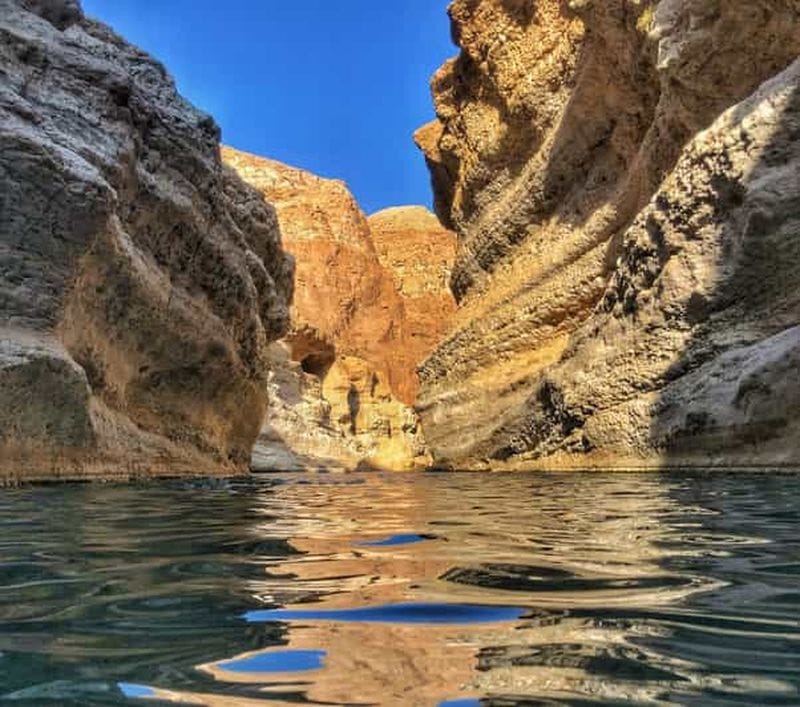 Billet Au départ de Mascate : excursion d'une journée complète dans le Wadi Shab et le gouffre de Bimmah.