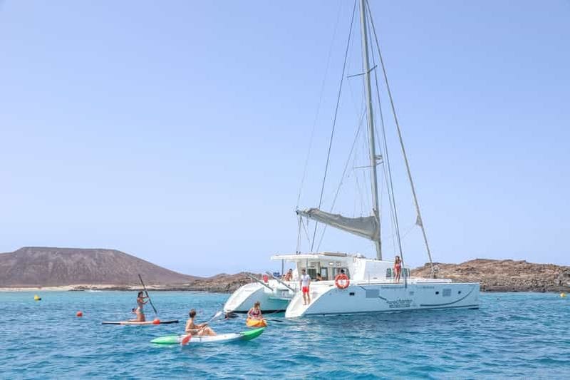 Billet Corralejo: excursion d'une journée en catamaran pour adultes seulement sur l'île de Lobos