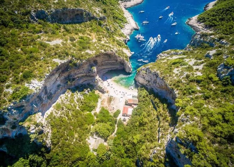 Billet Vis : 3 îles, 2 grottes et 7 sites lors d'une sortie en bateau