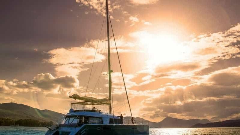 Billet Naxos : Croisière en catamaran avec déjeuner et boissons