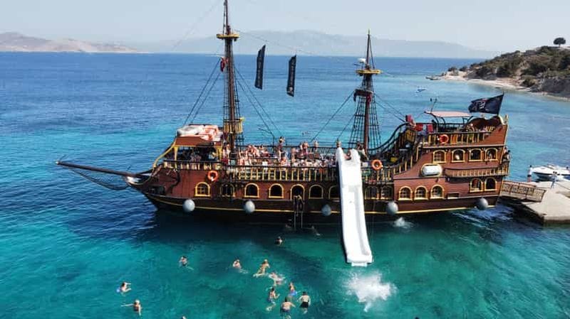 Billet Au départ de Kos : Croisière Pirate sur 3 îles avec déjeuner et toboggan aquatique