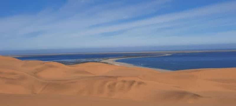 Billet Excursion en 4x4 à Sandwich Harbour Bay en petit groupe : là où les dunes rencontrent l'océan