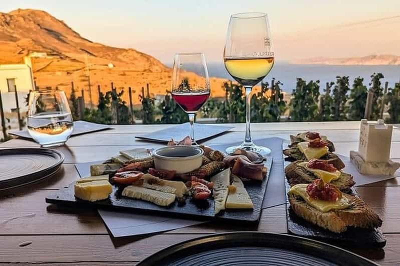 Billet Tinos : Visite d'un vignoble et dégustation de vins accompagnés de collations