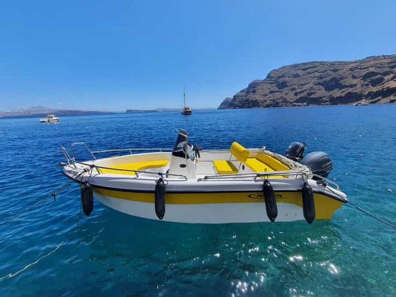 Billet Excursion privée en bateau sans permis – Côte de Santorin et caldeira