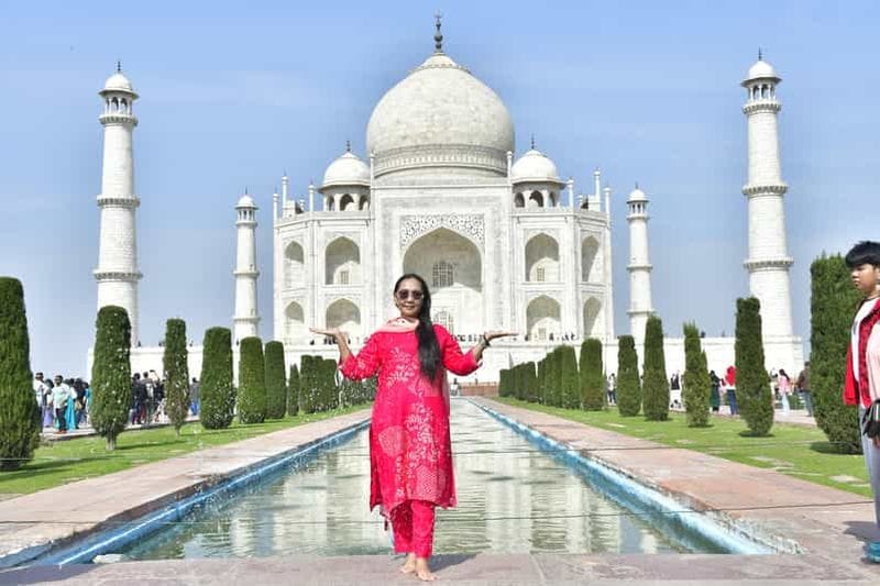 Billet New Delhi : visite citadine privée de 2 jours du Taj Mahal et d'Āgrā avec hôtel