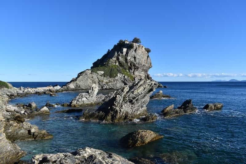 Billet Skopelos : sortie en bateau privée à la chapelle Mamma-Mia et aux plages secrètes