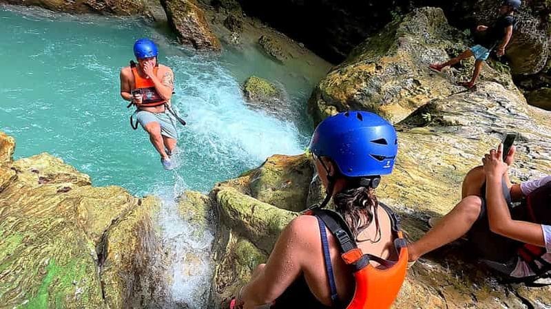 Billet Cebu : excursion en canyoning aux chutes de Kawasan avec tyrolienne et déjeuner