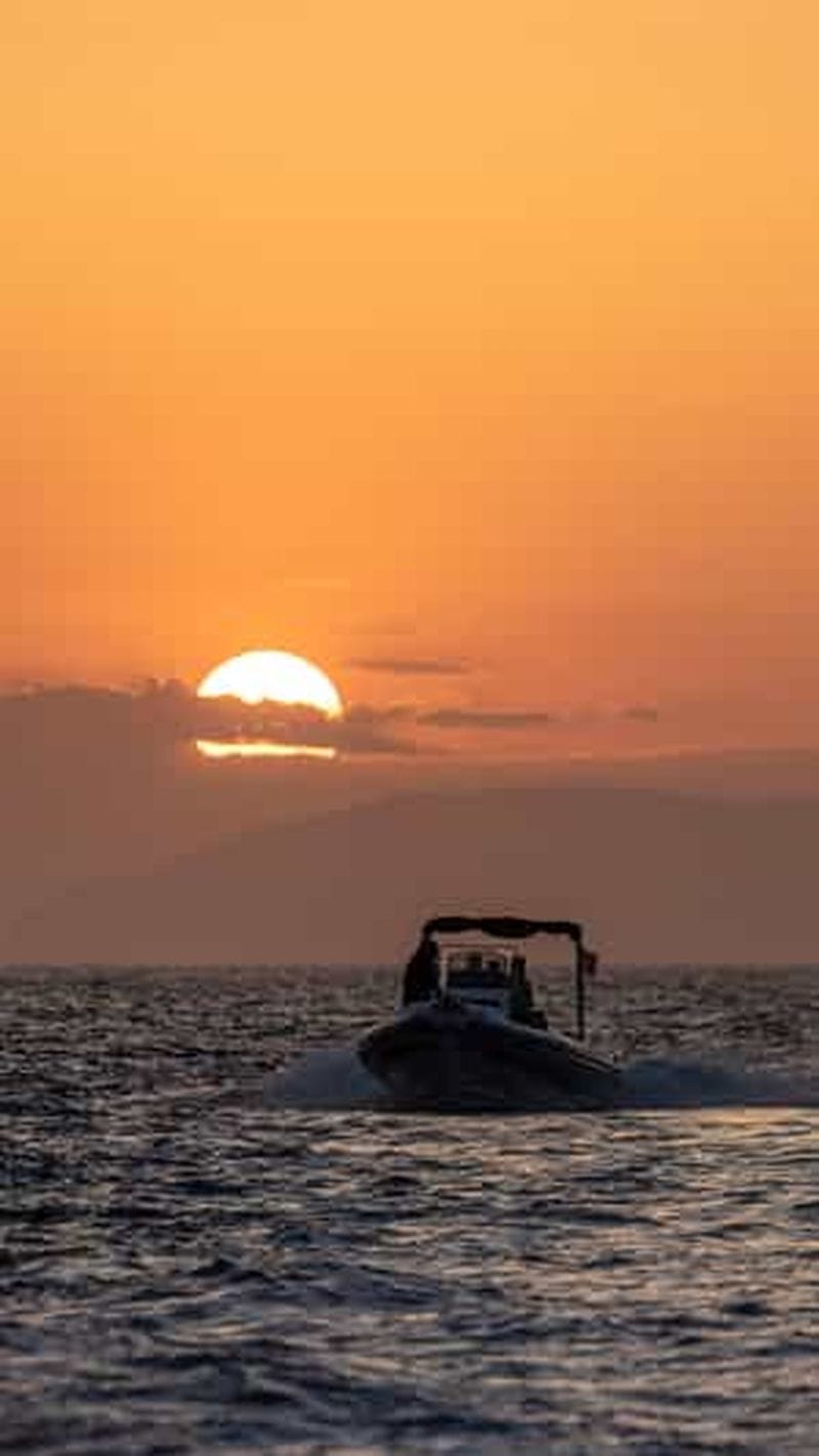 Billet Folégandros : croisière privée au coucher du soleil avec vin et en-cas locaux