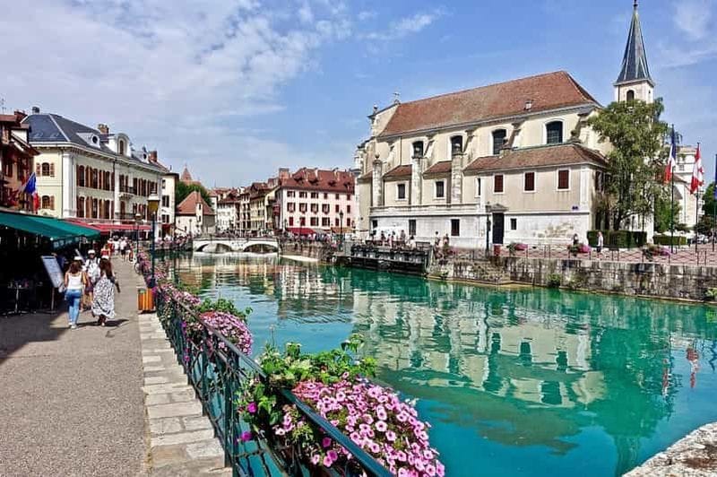 Billet Genève : excursion en Tesla à Annecy et aux gorges du Fier
