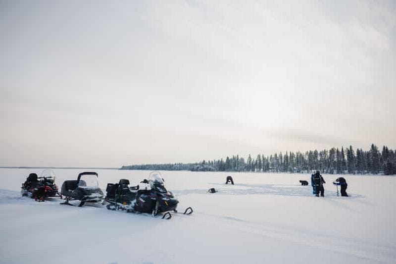 Billet Rovaniemi : Journée combinée de pêche sur glace et de safari en motoneige