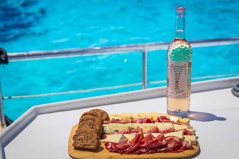 Billet Paros : location de yacht pour une escapade en bord de mer et la ville de Naxos