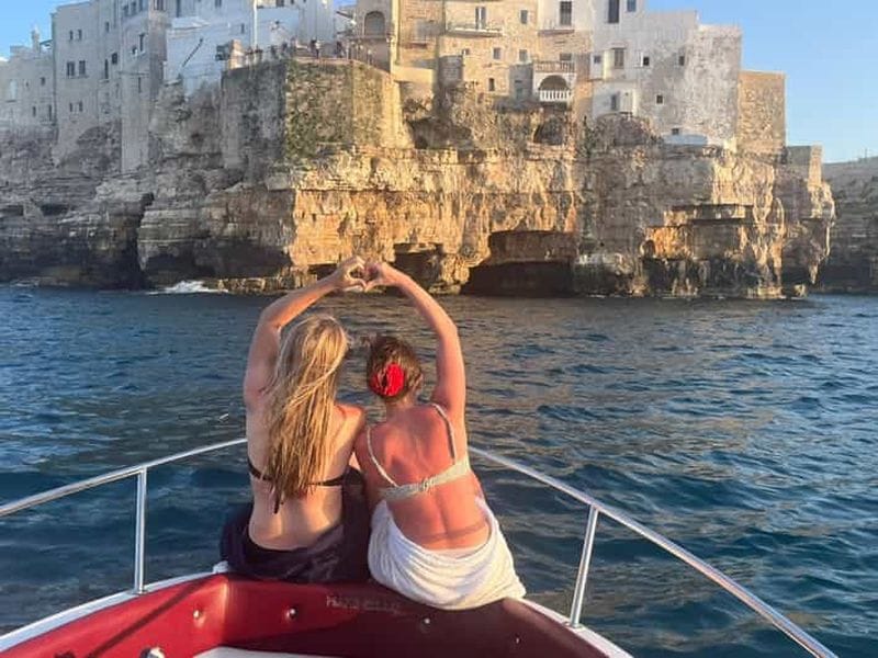 Billet Grottes de Polignano : Tour en bateau avec plongée en apnée et apéritif