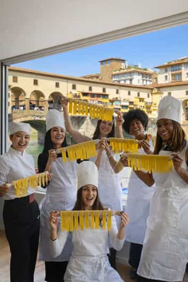 Billet Florence : cours de fabrication de pâtes maison avec repas et vue sur le Ponte Vecchio