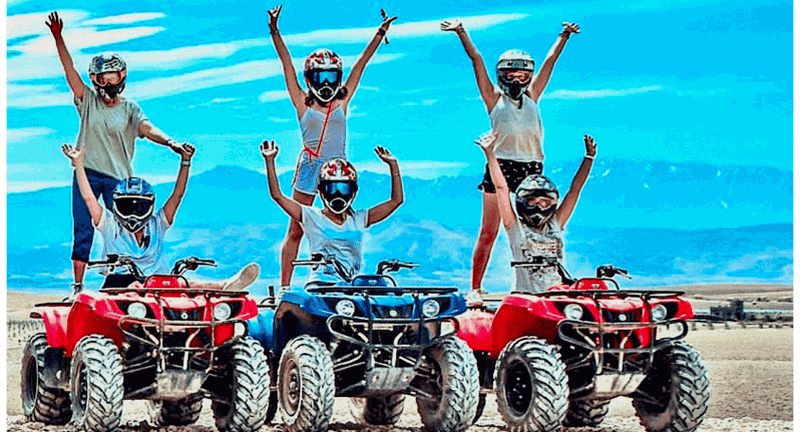 Billet Marrakech : quad dans le désert d'Agafay, balade à dos de chameau et dîner-spectacle