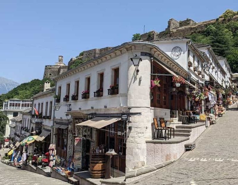 Billet Saranda/Ksamil : visite de Gjirokastra, de Blue Eye et du château de Lekursi