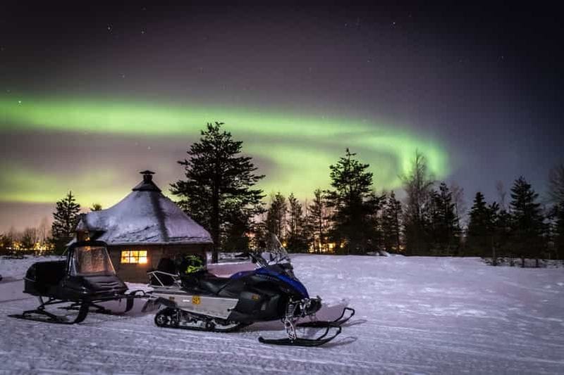 Billet Rovaniemi : Safari en motoneige aux aurores boréales avec feu de camp