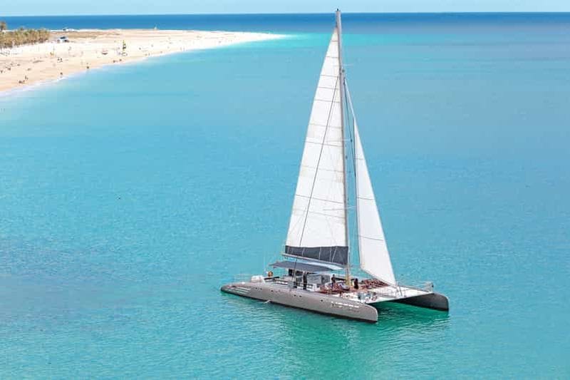 Billet Fuerteventura : Excursion magique en catamaran avec repas et boissons
