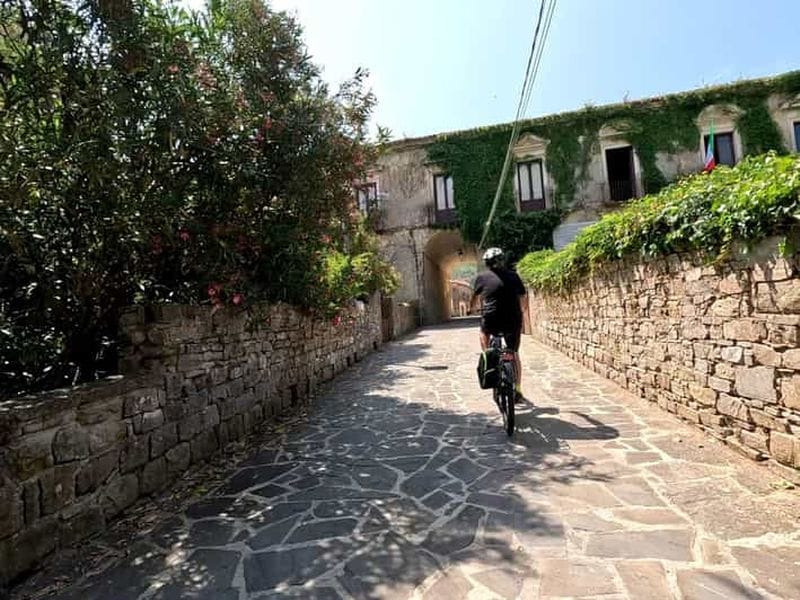 Billet Castelnuovo Cilento : Sur les traces de la Via Silente en vélo électrique