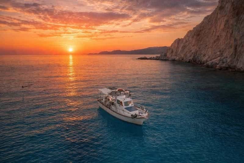 Billet Croisière partagée au coucher du soleil de Pollonia à Polyaigos