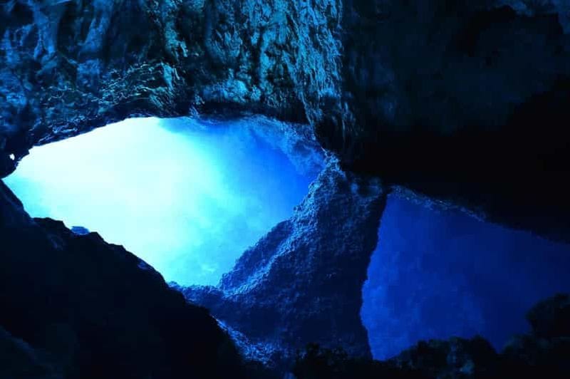 Billet Split : excursion en bateau à la grotte bleue, à la grotte verte et aux 5 îles