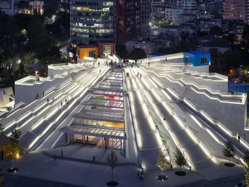 Billet Centre de Tirana : visite à pied magique en français, italien, anglais, etc.