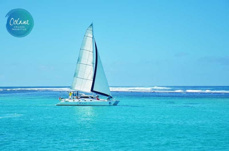 Billet Île aux Cerfs : croisière en catamaran avec déjeuner barbecue et plongée avec masque et tuba