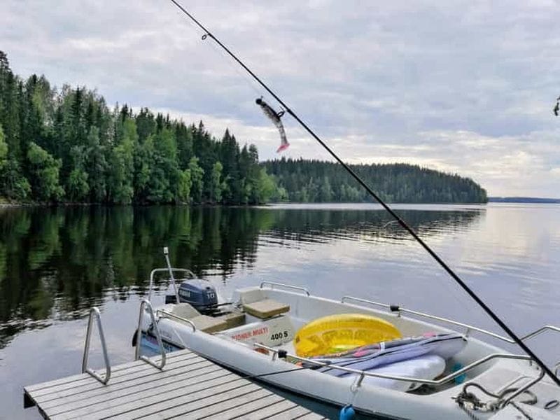 Billet Tampere : expérience de pêche sur le lac avec bateau et repas autour d'un feu de camp