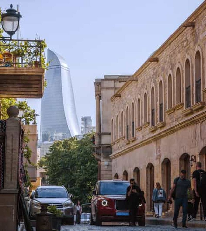 Billet Bakou : visite citadine de la ville moderne et historique, dégustation de vin et trajet en funiculaire