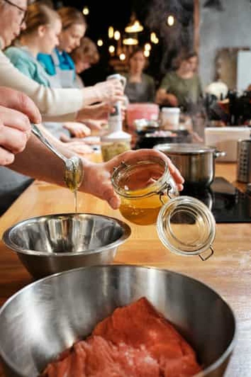Billet Ville de Naxos : cours de cuisine ludique et préparation de cocktails locaux