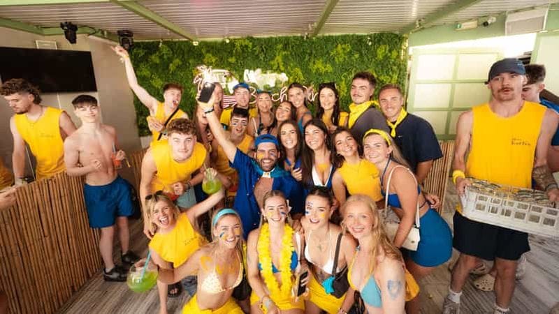 Billet Ios : Fête suédoise du solstice d'été au siège avec DJ et boissons