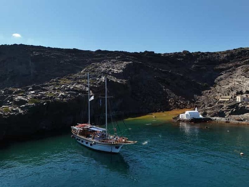 Billet Santorin : sortie en bateau vers le volcan et les sources chaudes