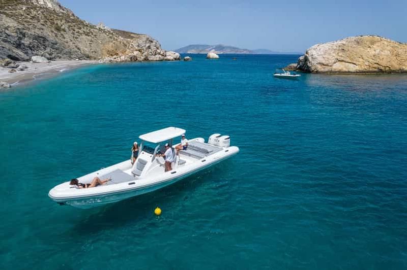 Billet Folegandros : sortie privée d'une demi-journée en bateau : hors-bord de 10 mètres