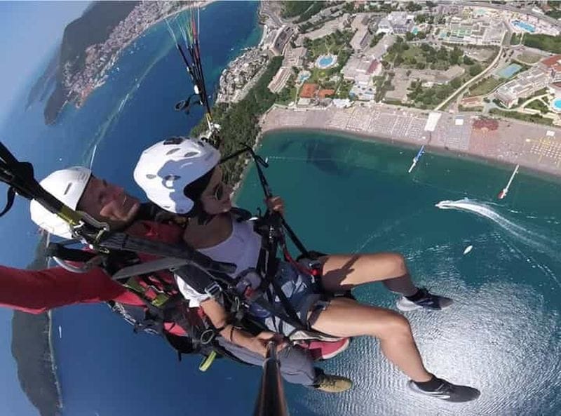 Billet Budva : parapente en tandem au-dessus de Bečići avec des pilotes expérimentés