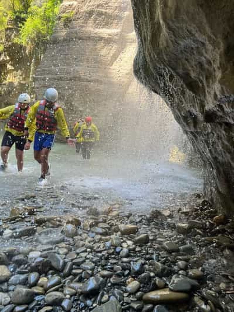 Billet Skrapar : rafting et tubing dans le canyon d'Osumi