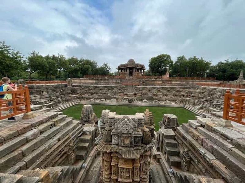 Billet Ahmedabad : excursion d'une journée au temple du soleil de Modhera et au puits de la reine