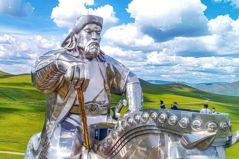 Billet Oulan-Bator : statue de Gengis Khan et rocher de la Tortue, excursion d'une journée
