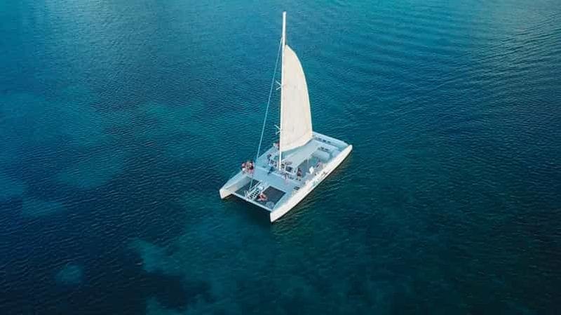 Billet Au départ de Castries : Visite d'une jounée en catamaran à Soufrière